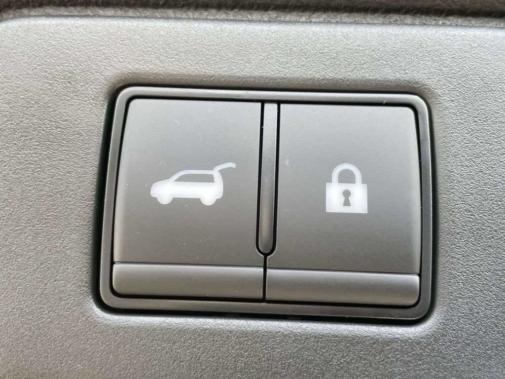 New 2026 Boulder Gray Pearl / Super Black Two-tone Nissan Platinum image 10