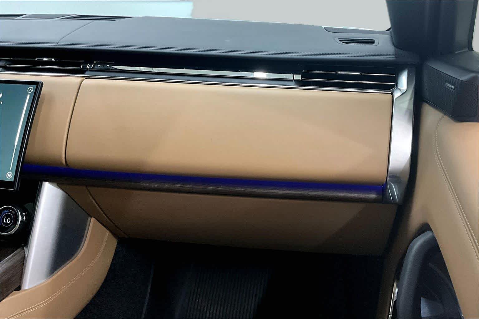 Used 2023 Icy White SV Bespoke Special Effect Gloss Land Rover SE image 18