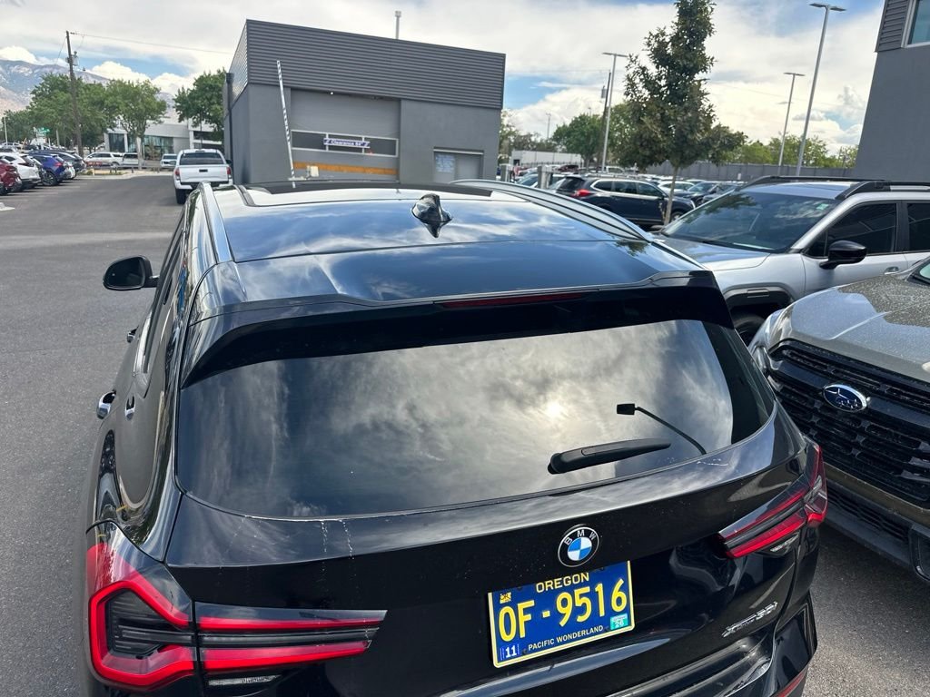 Used 2022 Black BMW xDrive30i image 11