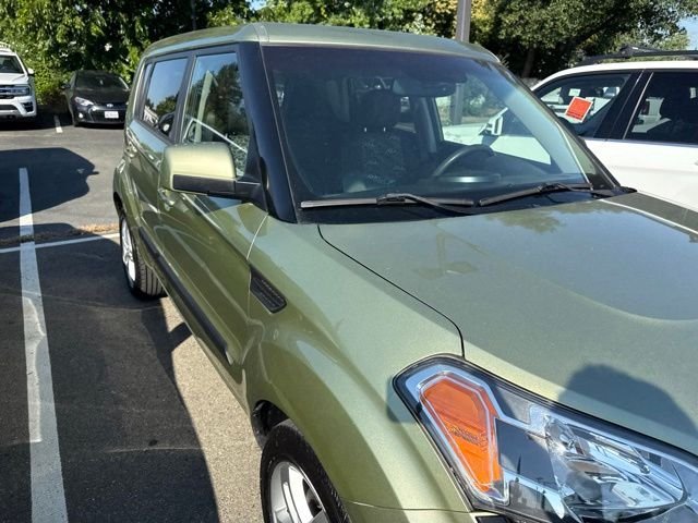 Used 2011 Green Kia Plus image 2