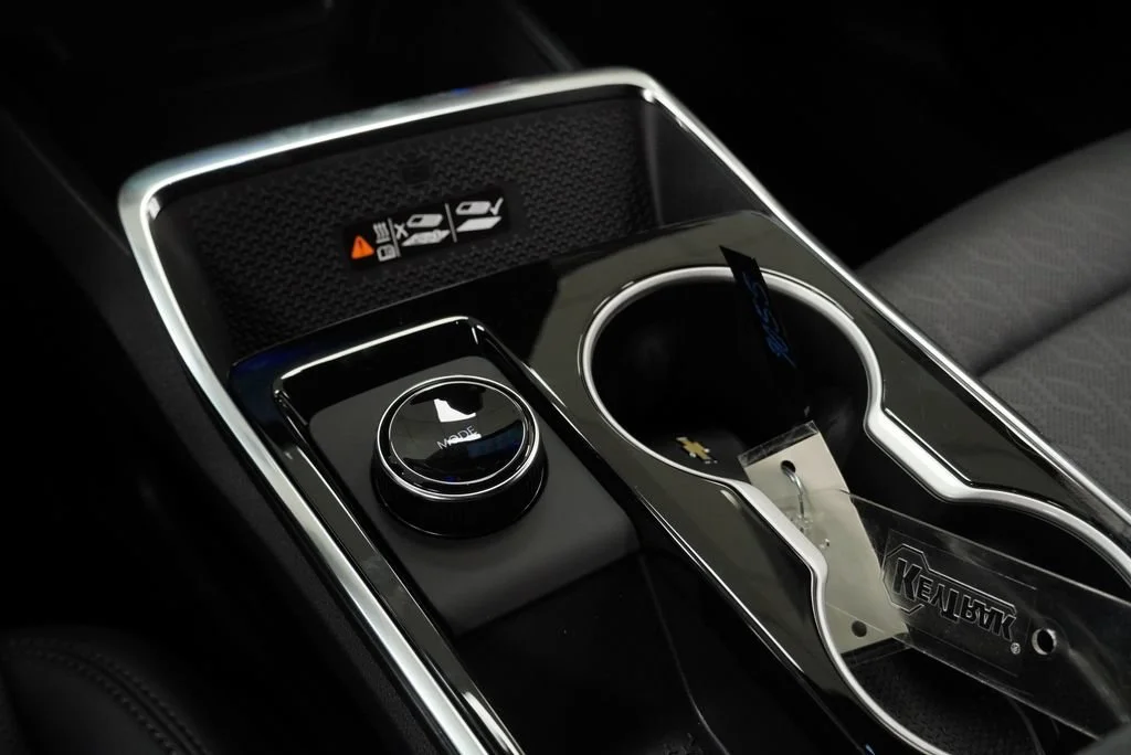 New 2027 Sterling Gray Metallic Chevrolet LT image 19