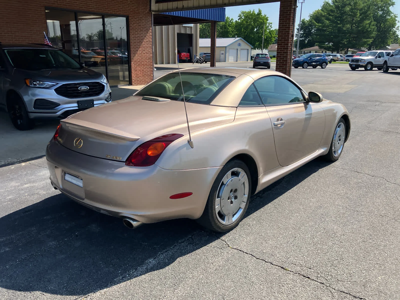 Used 2004 Egyptian Sand Pearl Lexus  image 17
