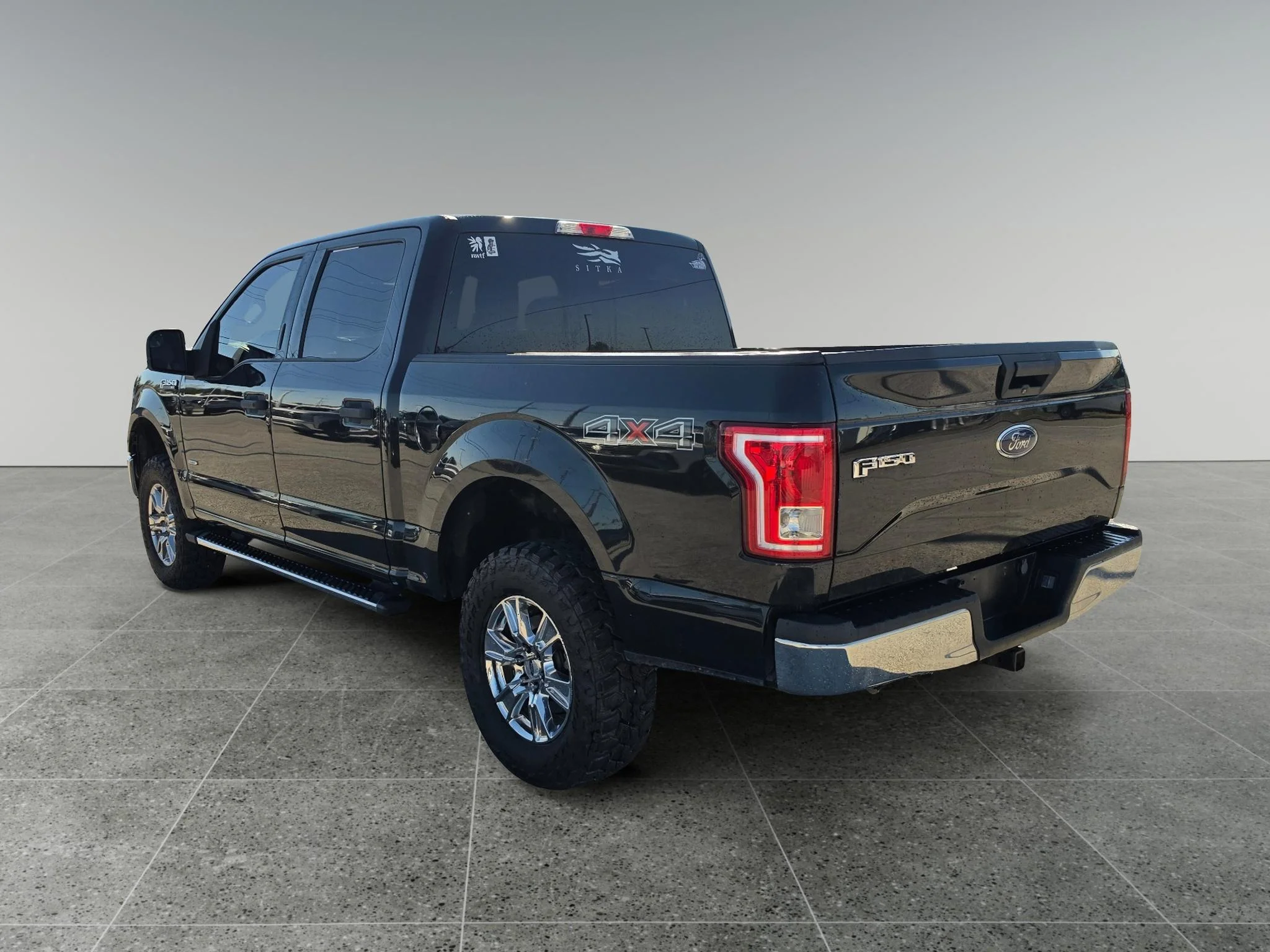 Used 2015 Tuxedo Black Metallic Ford XLT image 4