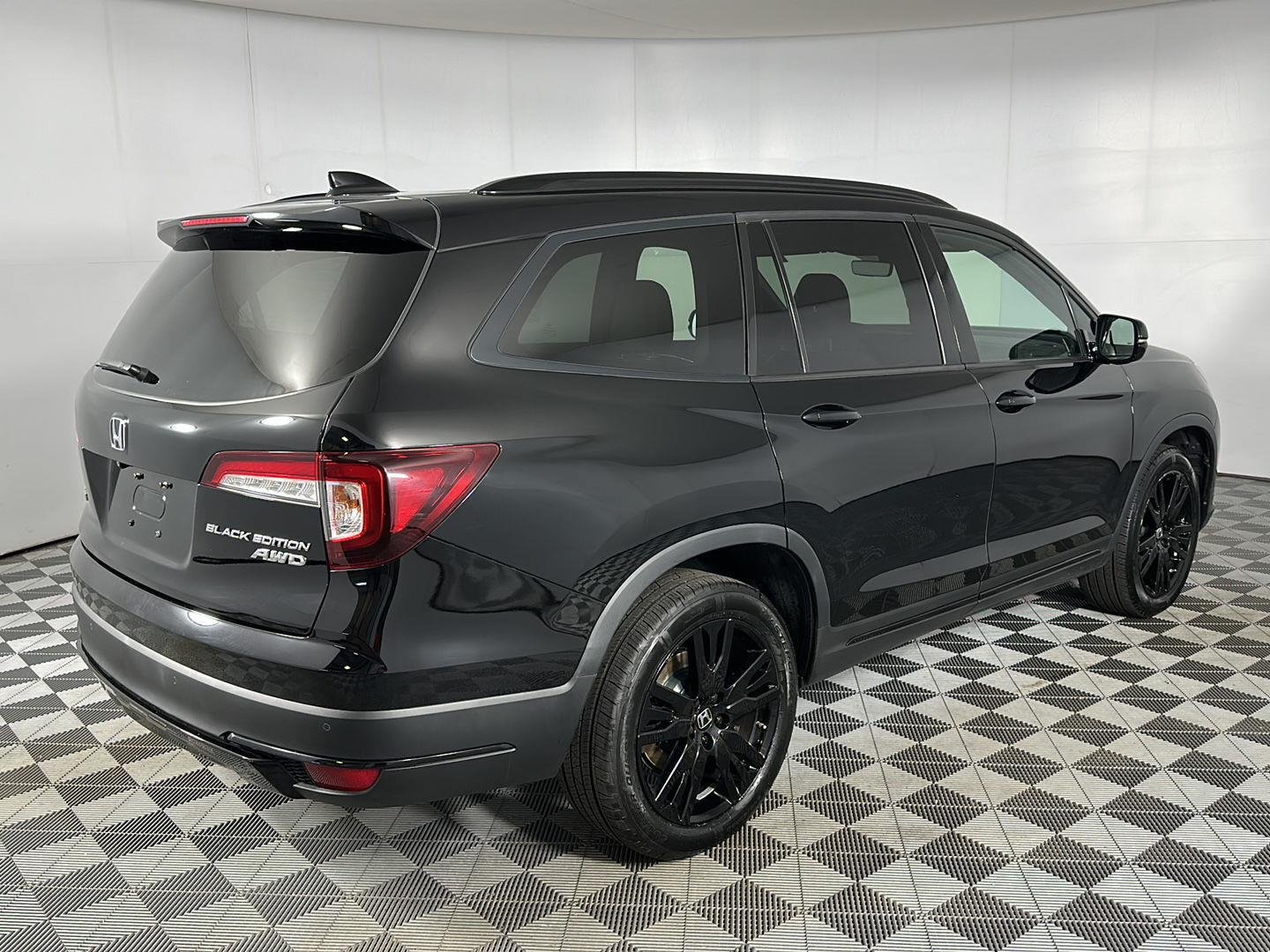 Used 2022 Crystal Black Pearl Honda Black Edition image 30