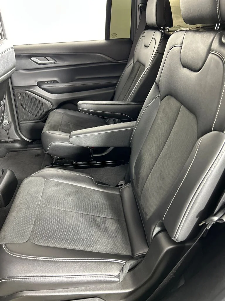 Used 2024 Silver Jeep Altitude X image 17
