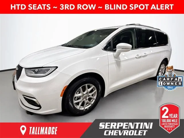 2022 Chrysler Pacifica Touring L's photo