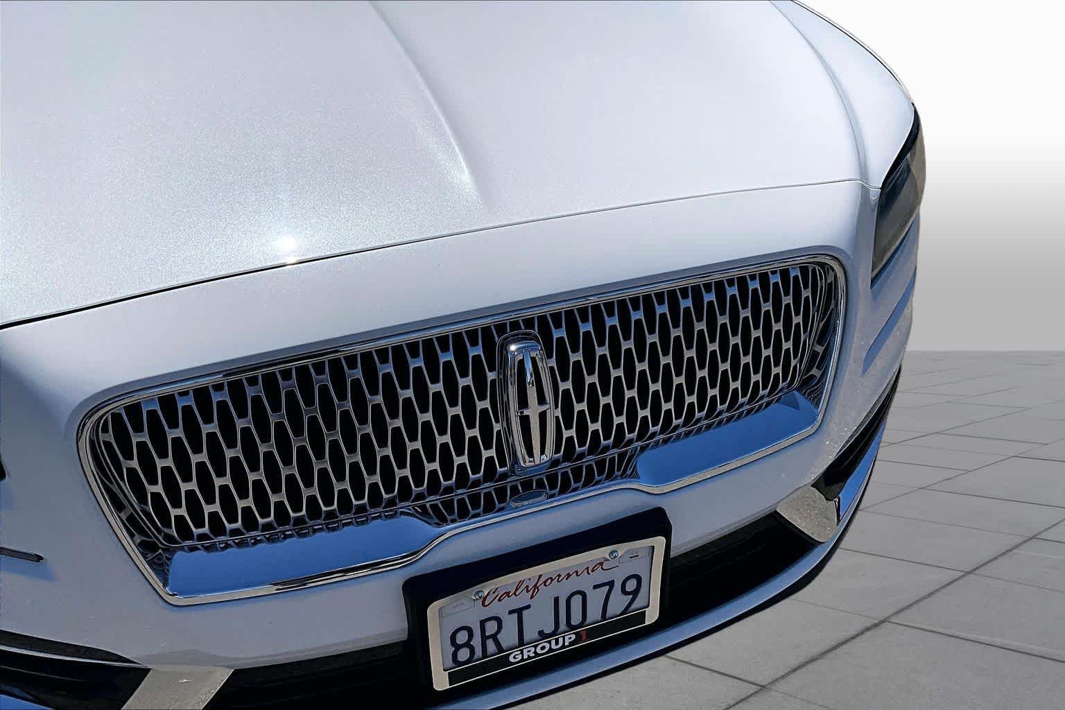 Used 2020 Pristine White Lincoln Standard image 28