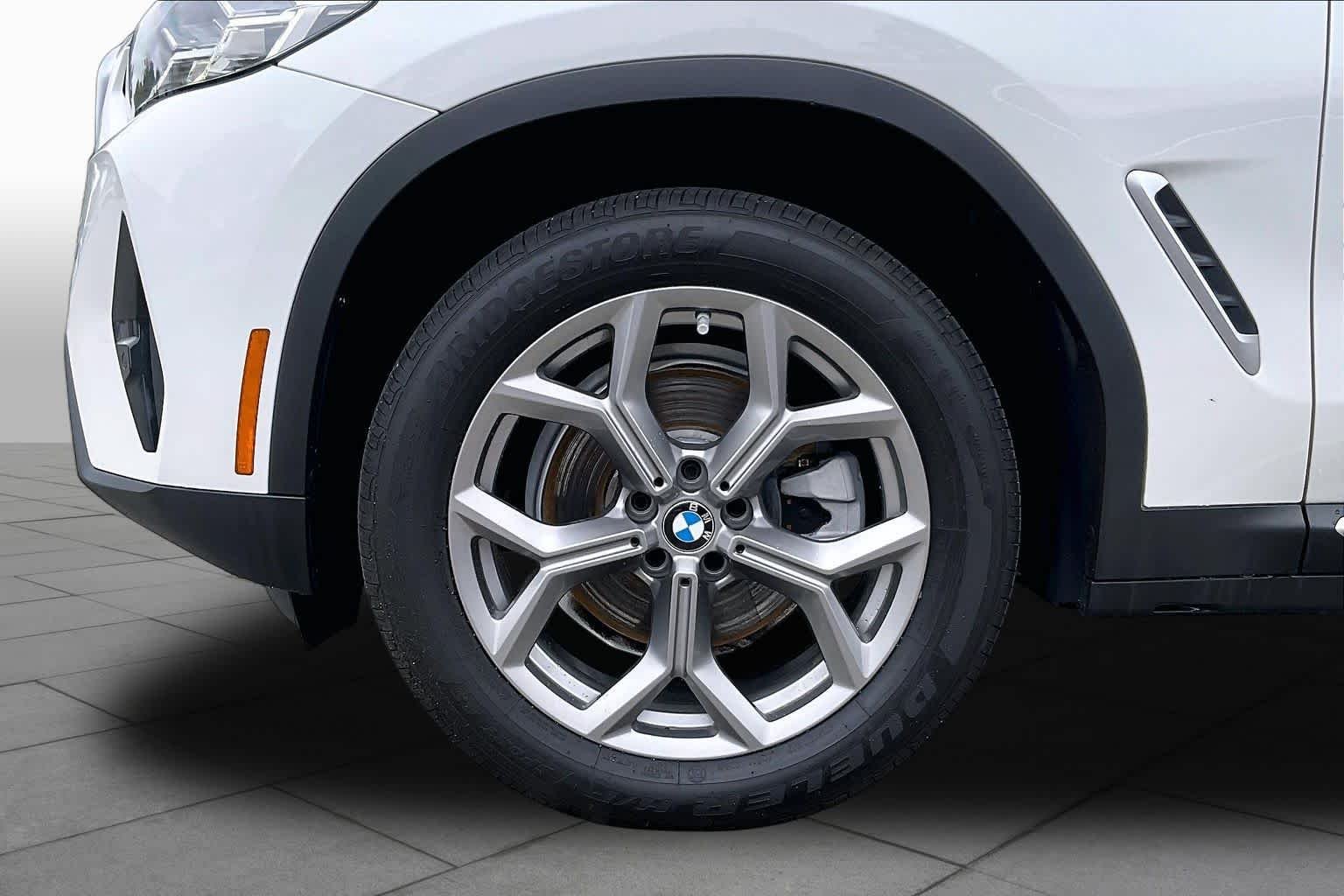 Used 2022 Mineral White Metallic BMW xDrive30i image 10