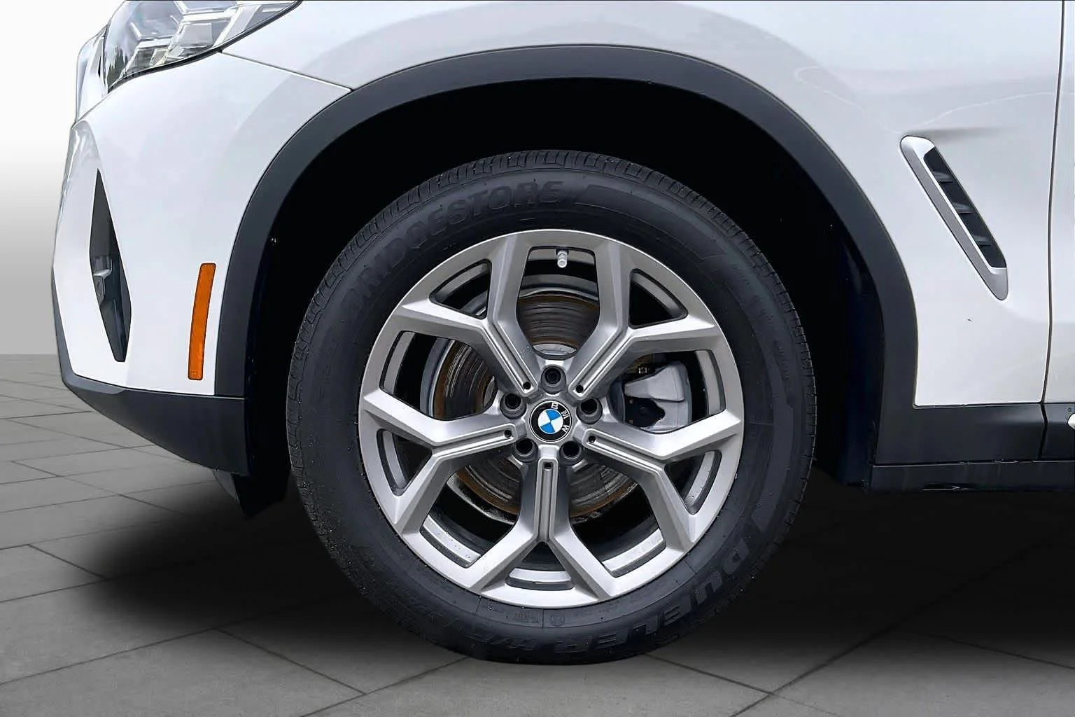 Used 2022 Mineral White Metallic BMW xDrive30i image 19