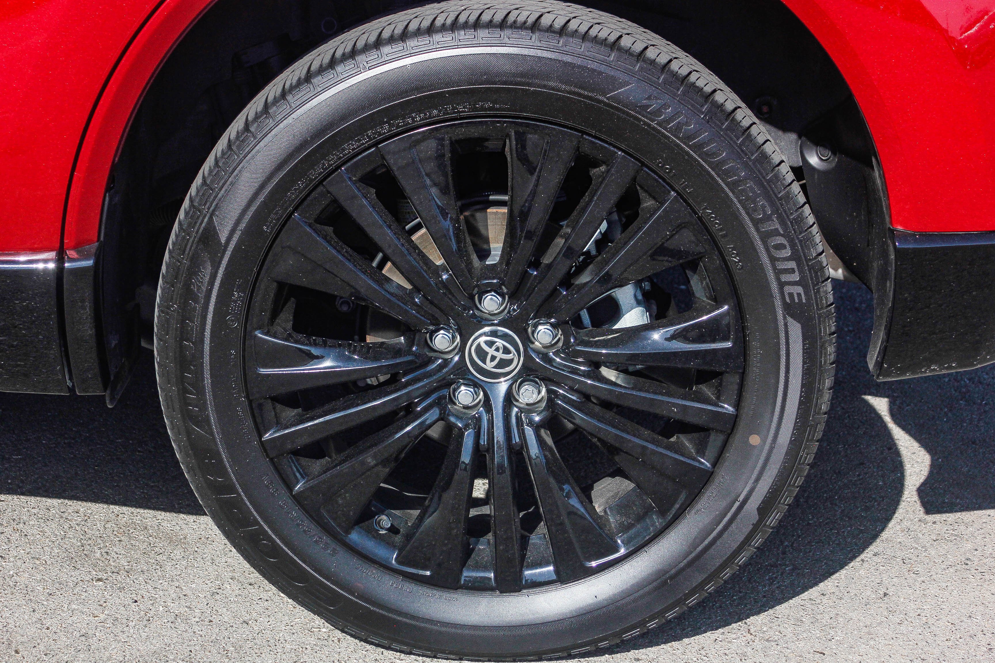 2024 Toyota Venza Nightshade - Photo 11