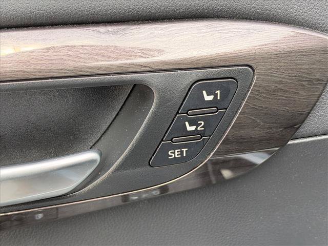 Used 2023  Toyota Limited image 23