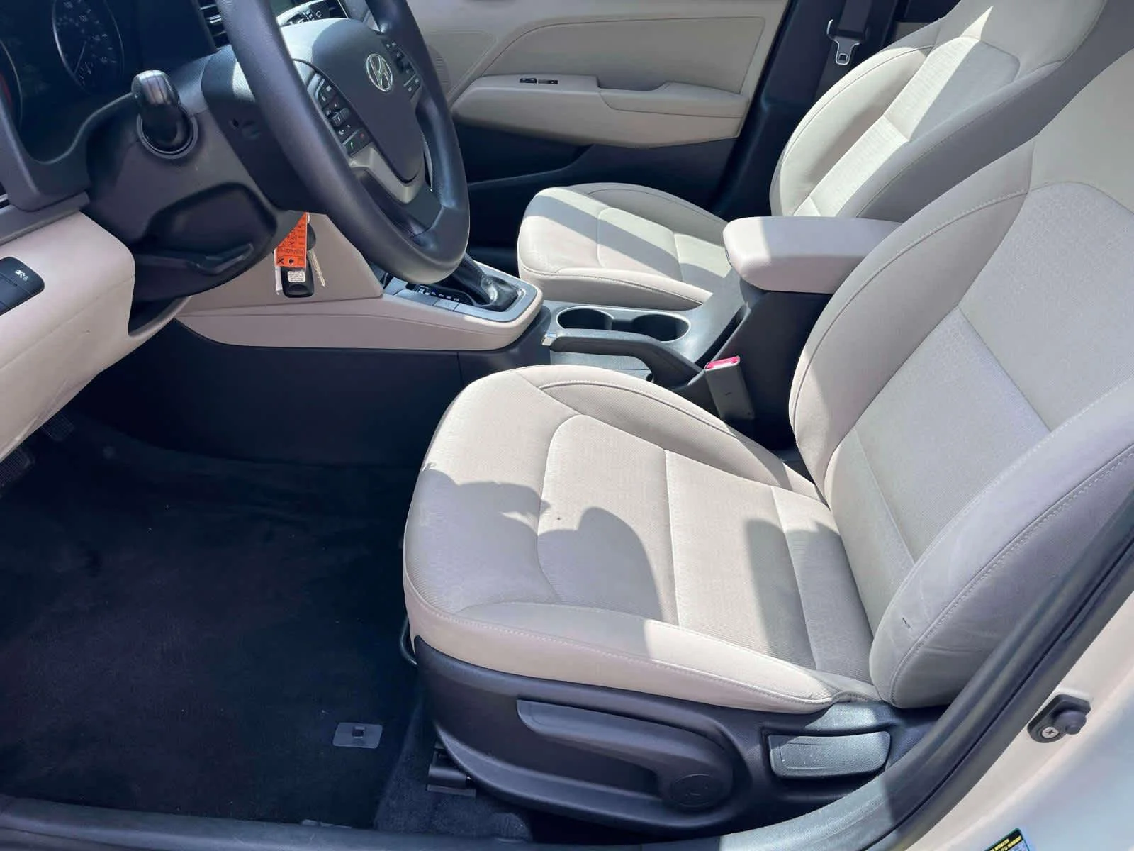 Used 2017 Mineral Beige Pearl Hyundai SE image 13