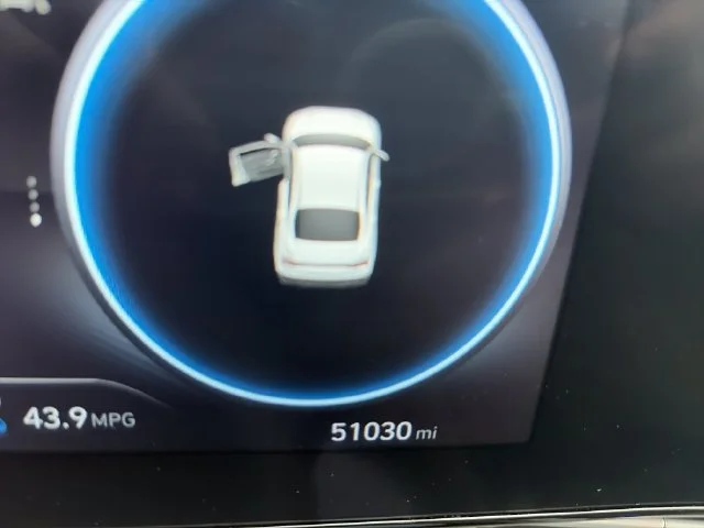 Used 2025 Metal Hyundai SEL Convenience image 3