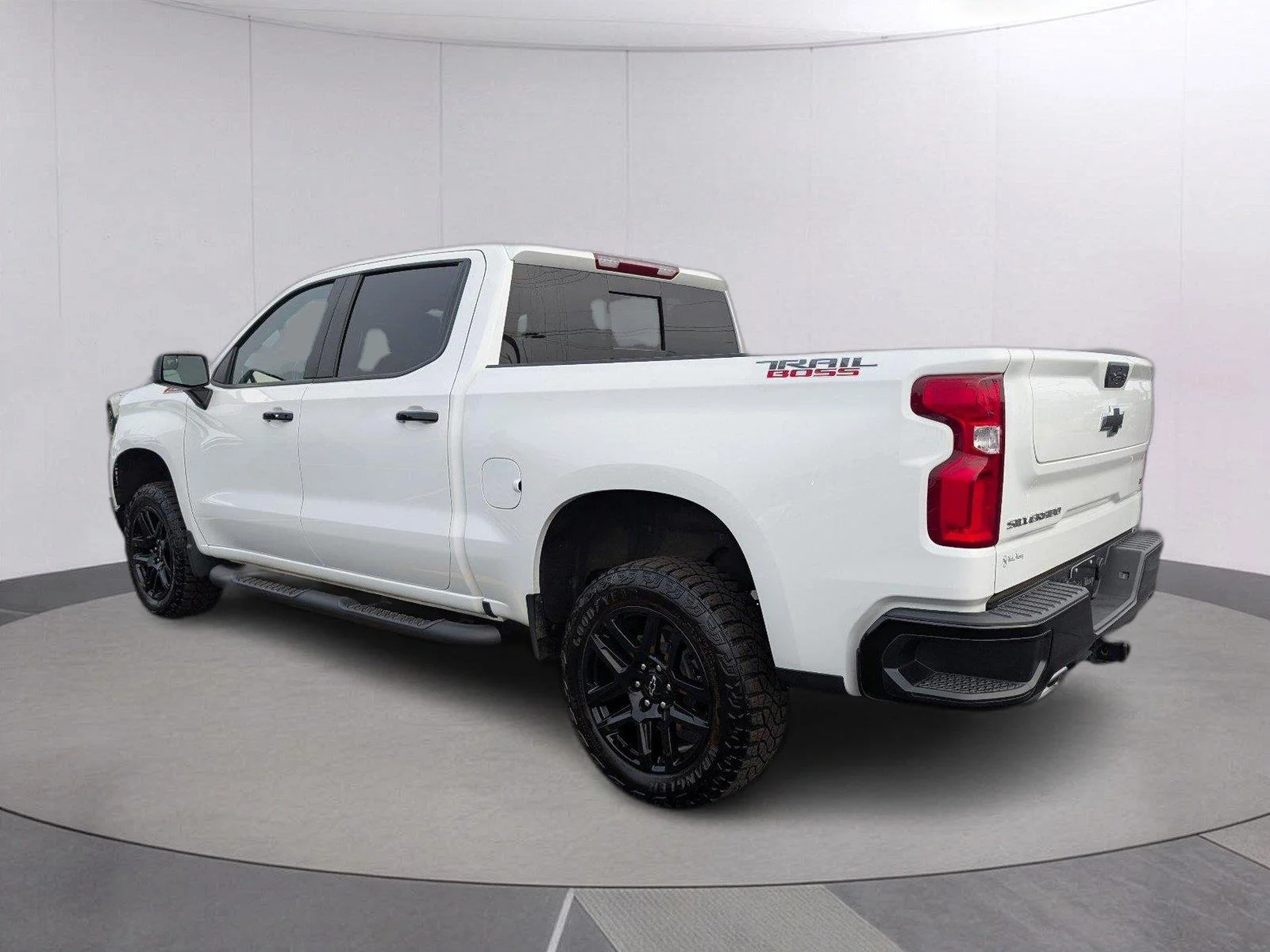 Used 2025 Summit White Chevrolet LT Trail Boss image 5