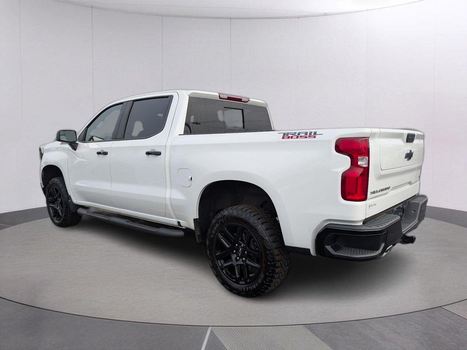 Used 2025 Summit White Chevrolet LT Trail Boss image 5