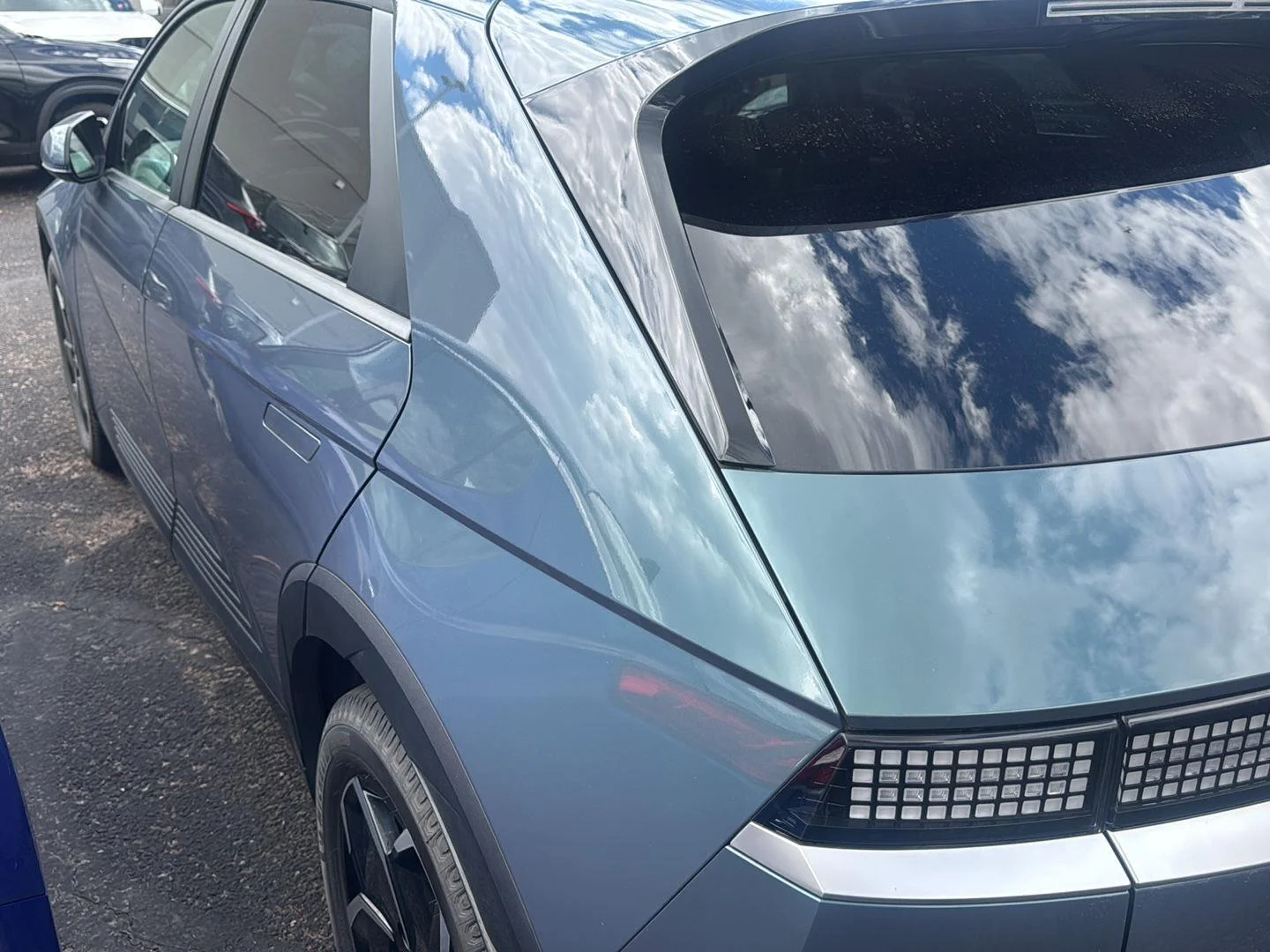 Used 2023 Digital Teal Hyundai SEL image 6