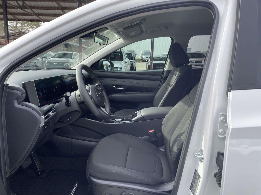 New 2026 White Hyundai SEL FWD image 17