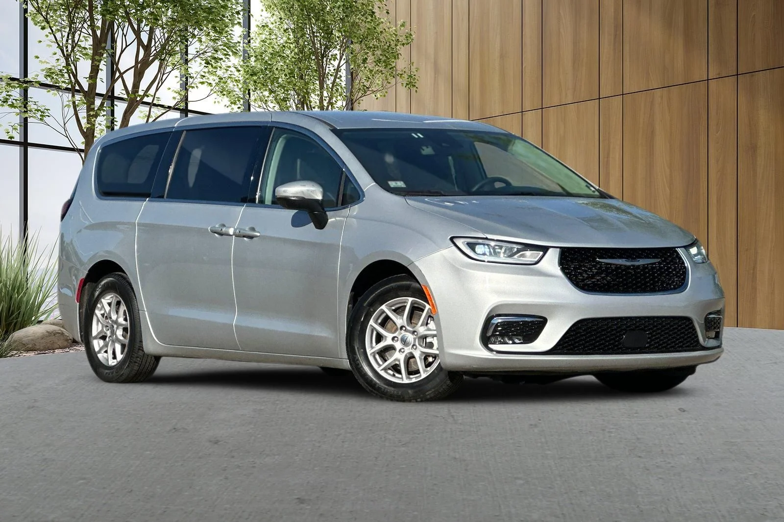 Used 2023 Silver Chrysler Touring L image 1