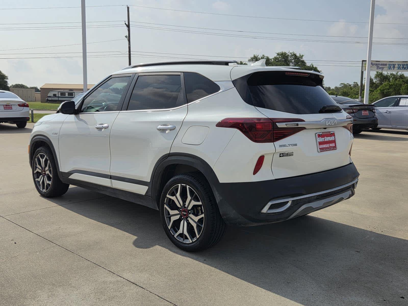 Used 2023 Snow White Pearl Kia SX image 3