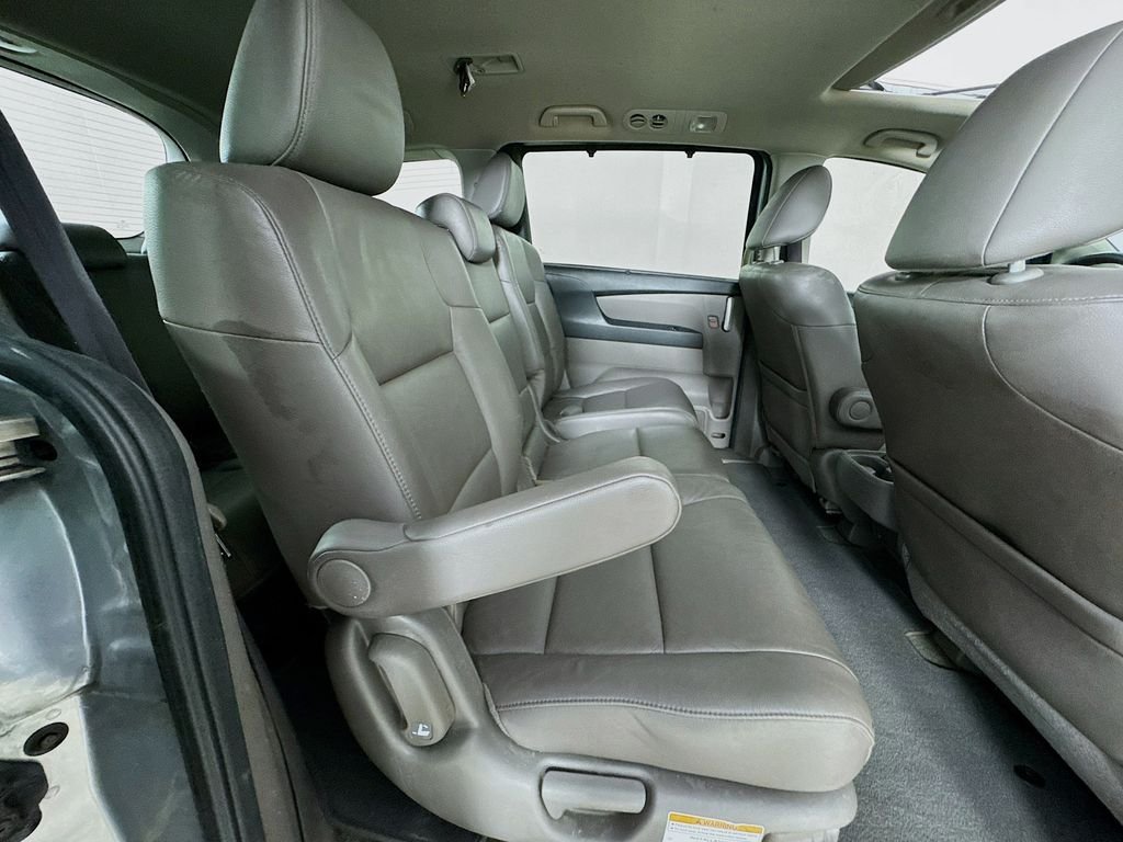 Used 2013 Silver Honda EX-L image 36