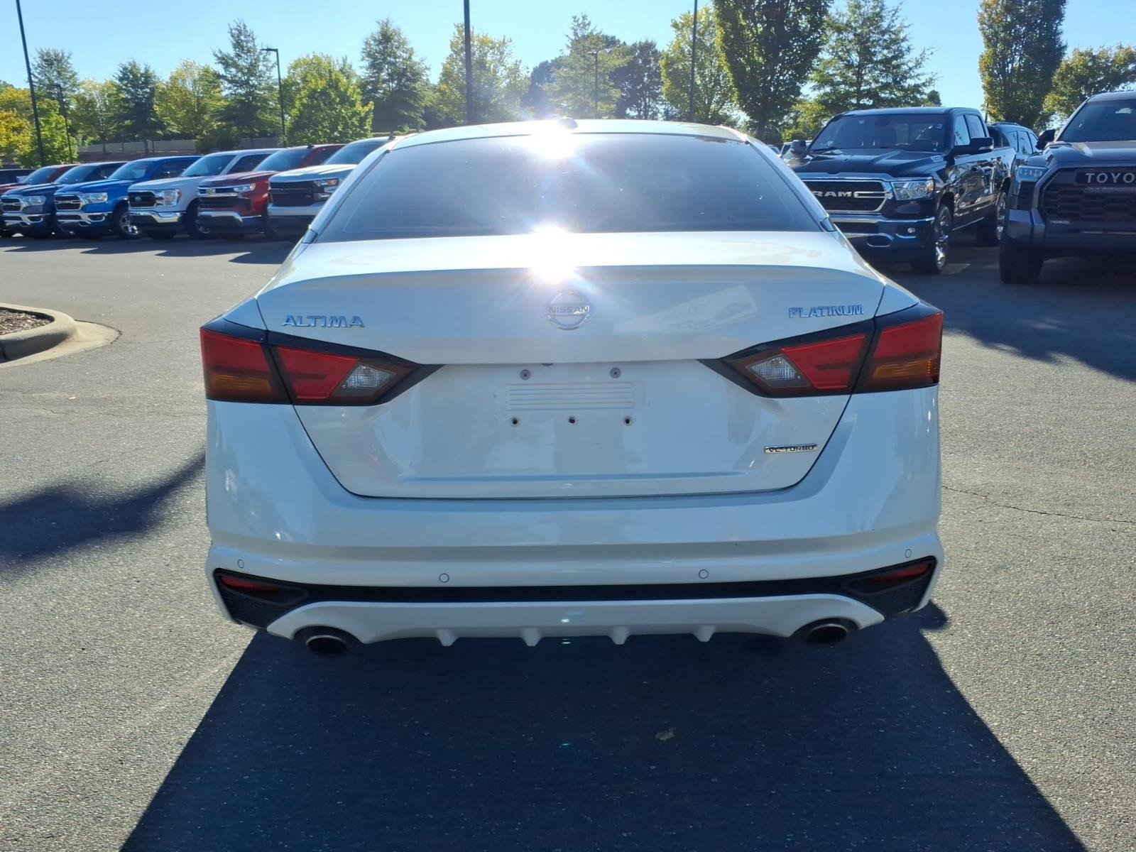 Used 2020 Pearl White Tricoat Nissan 2.0 Platinum image 17