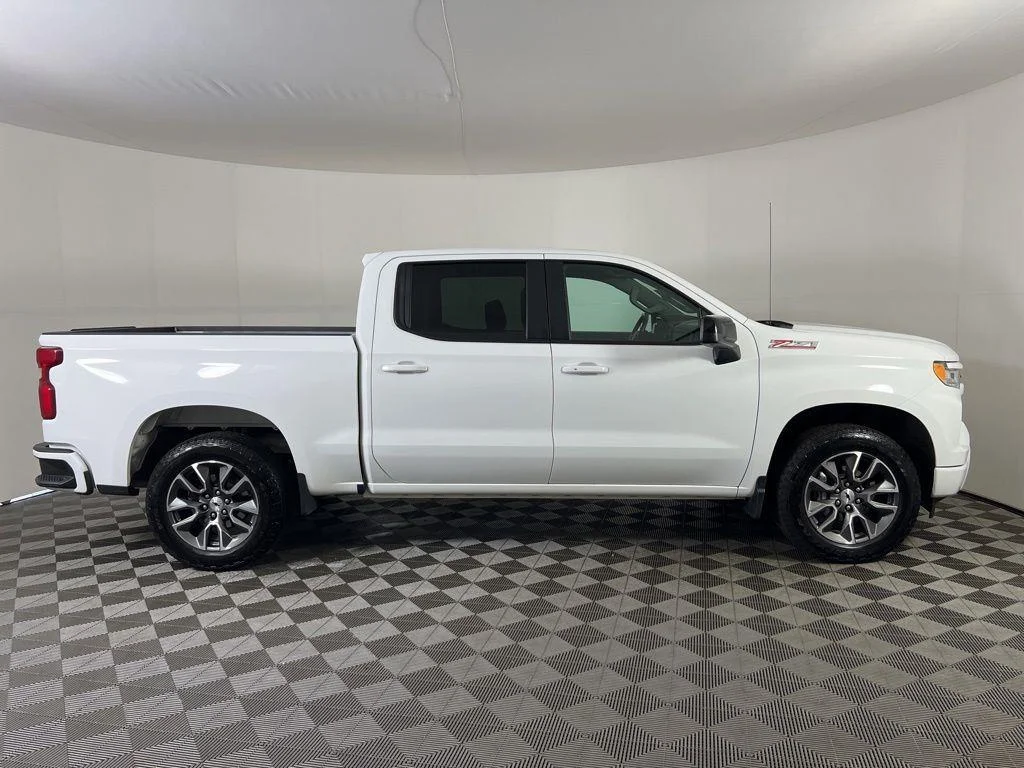 Used 2022 Summit White Chevrolet RST image 24