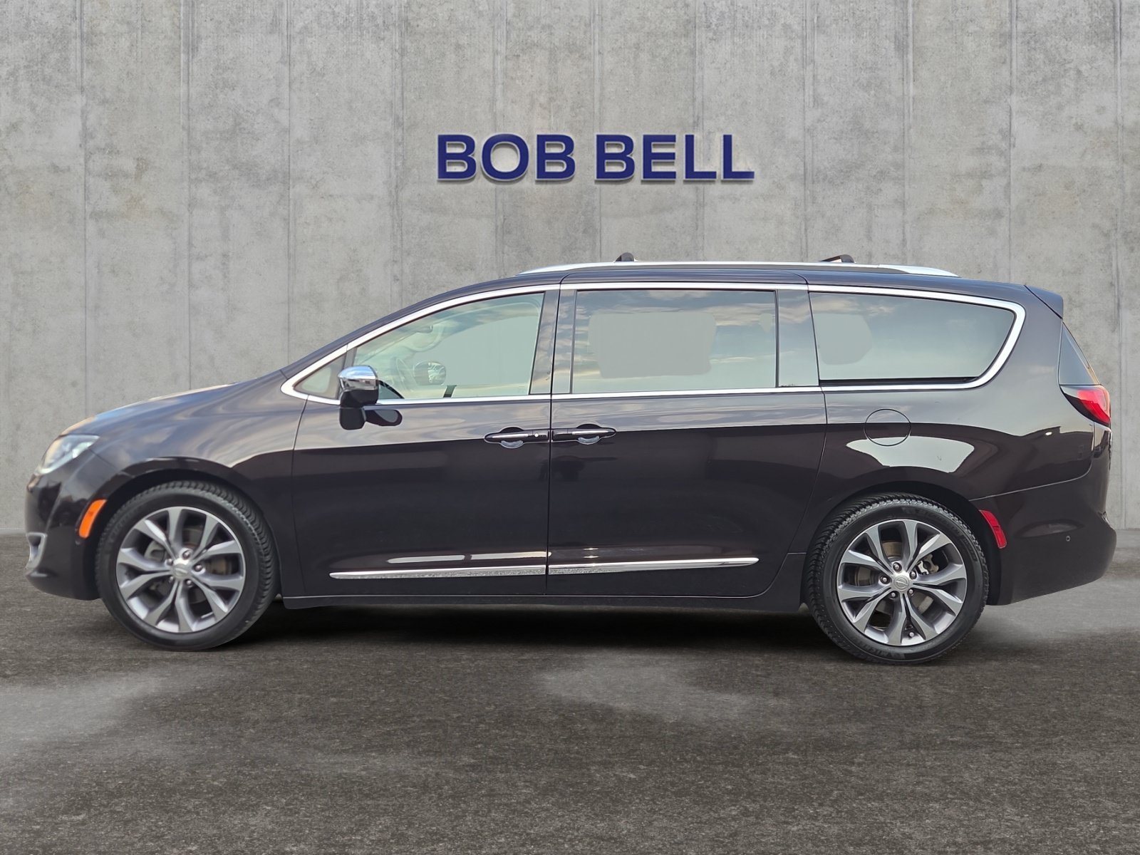 2019 Chrysler Pacifica Limited - Photo 2