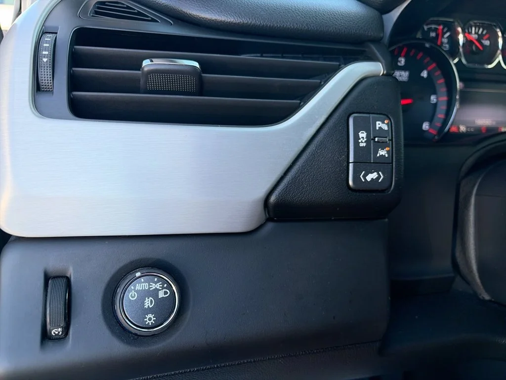 Used 2016 QUICKSILVER METALLIC GMC SLT image 24