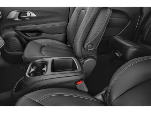 New 2026 Bright White Clear-Coat Exterior Paint Chrysler LX image 11