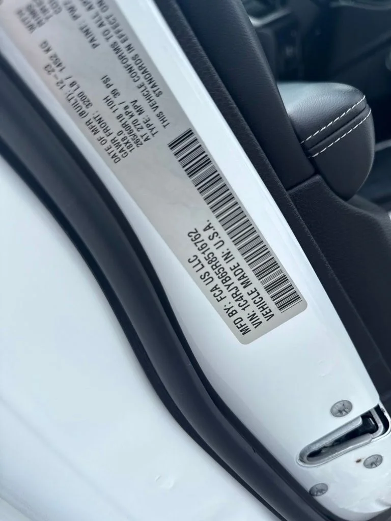 Used 2024 White Jeep 4xe image 23