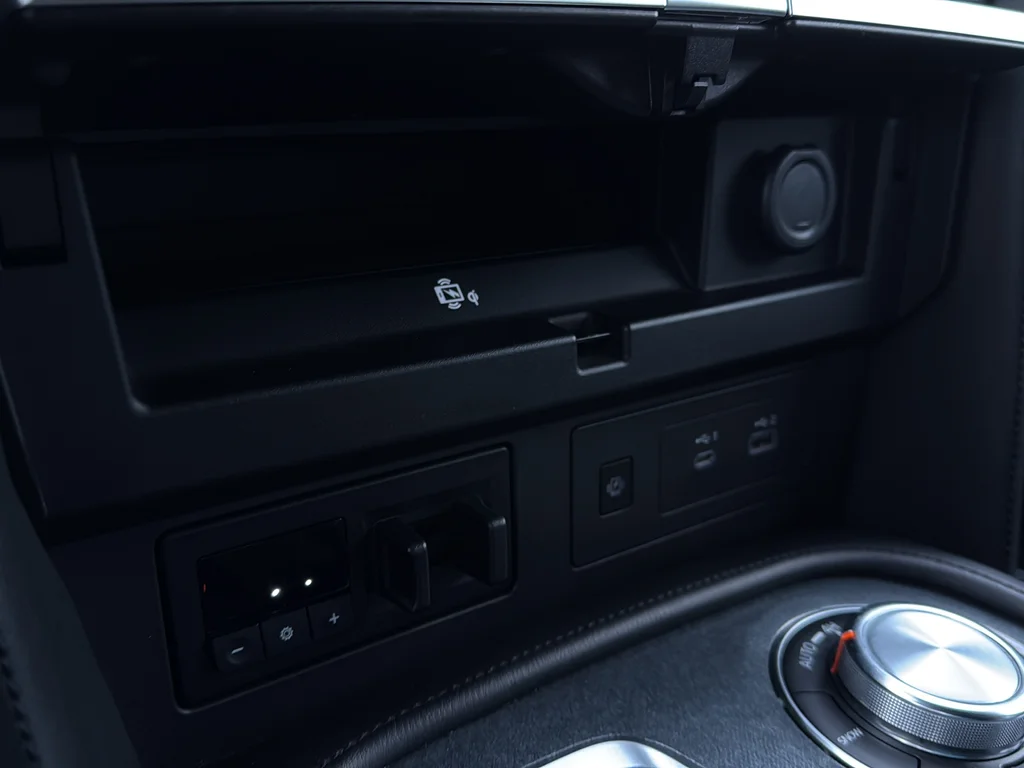 Used 2021 Super Black Nissan SL image 32