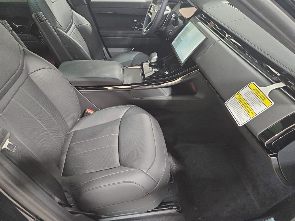 New 2026 Santorini Black Land Rover Dynamic SE image 23