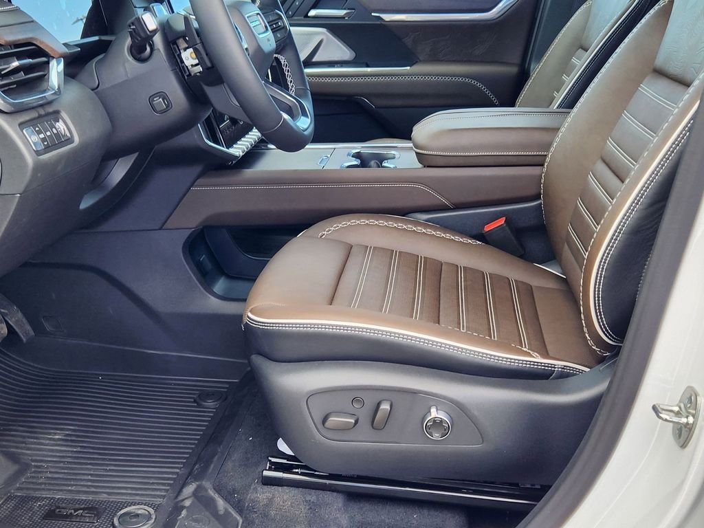 2026 GMC Acadia Denali Ultimate - Photo 12