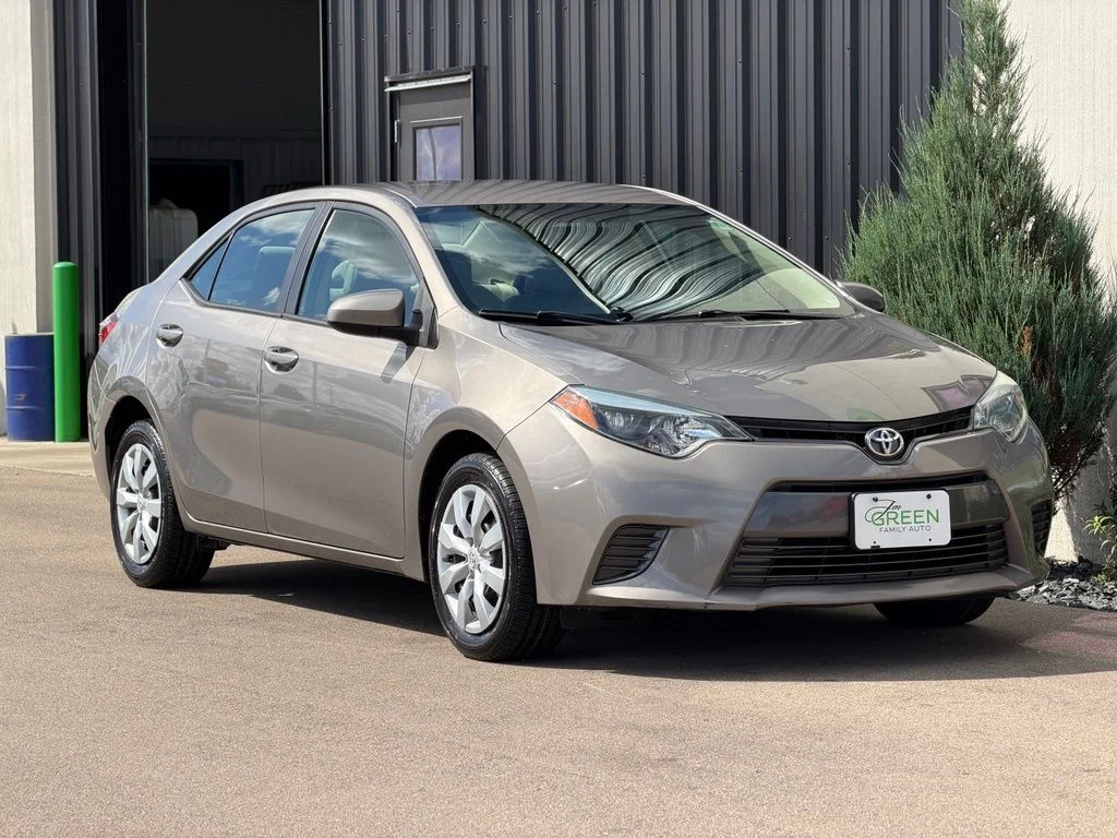 Used 2016 Brown Toyota LE image 4