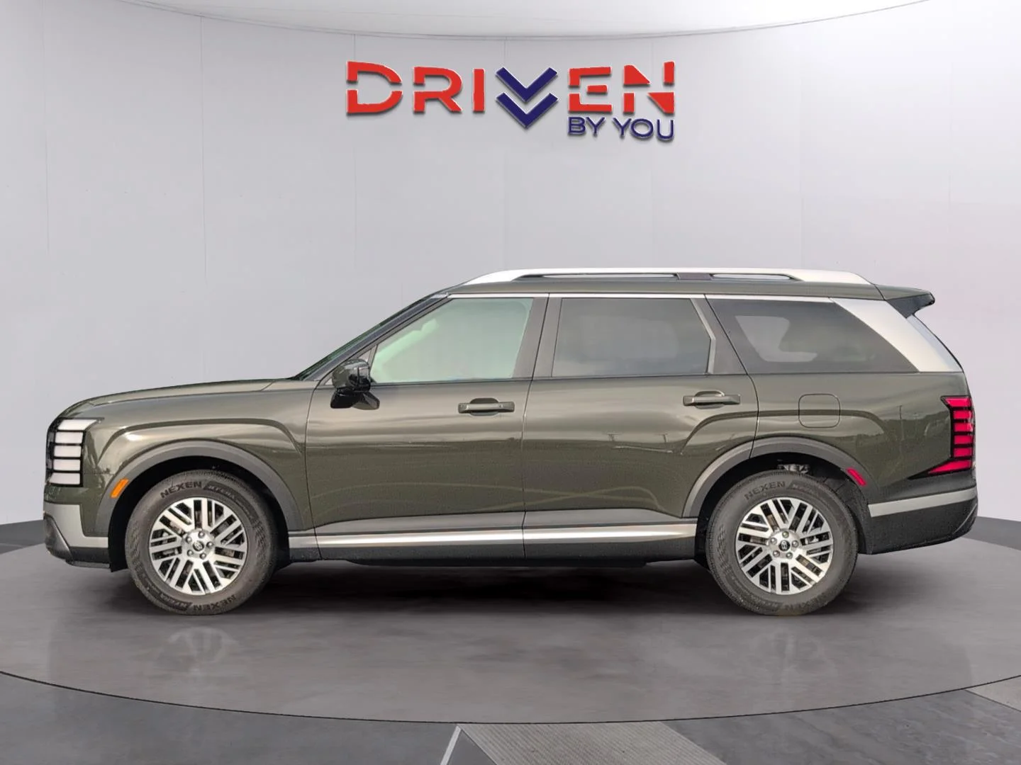 Used 2026 Titan Green Hyundai SEL 7P image 2