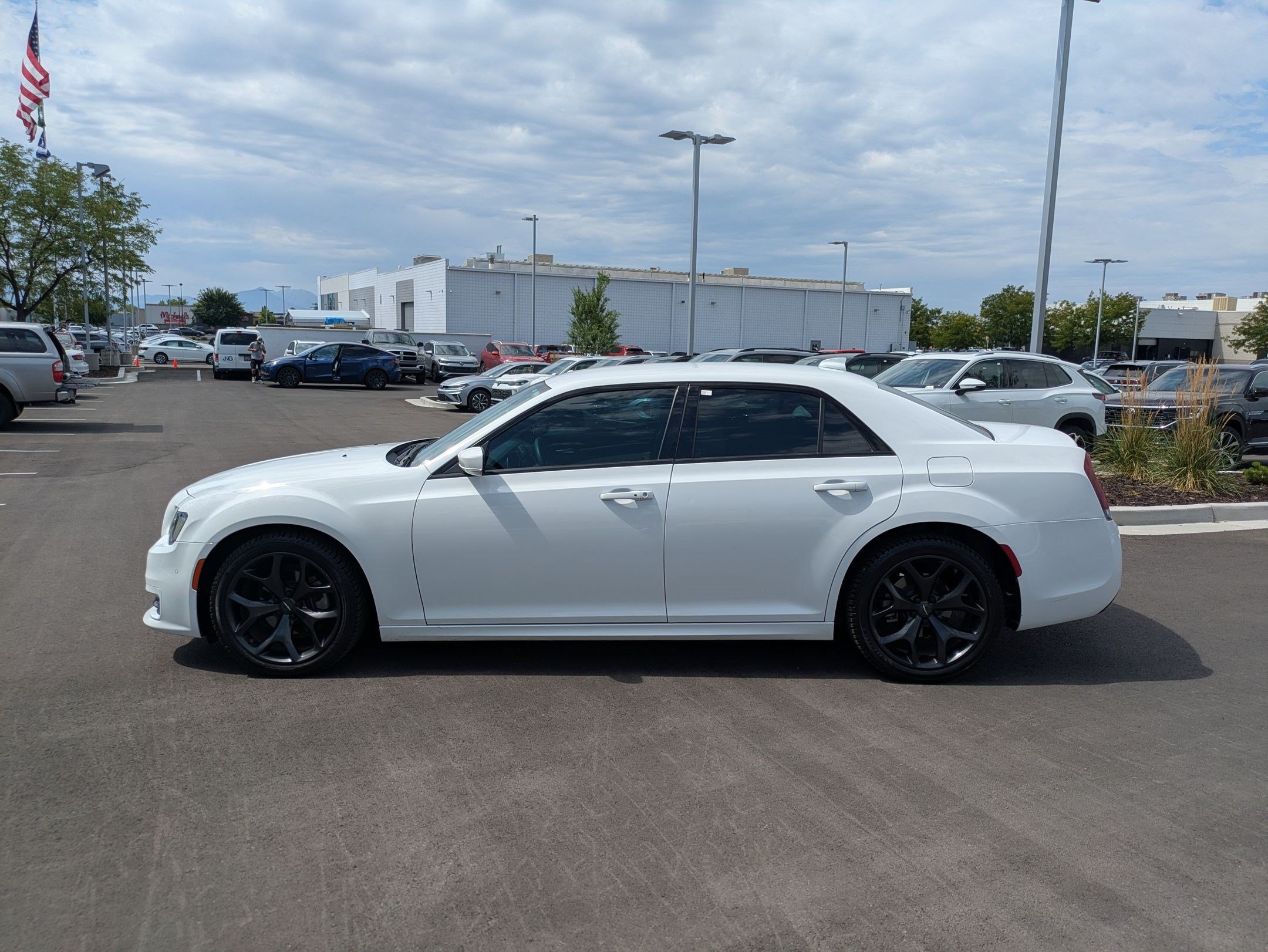 Used 2023 Bright White Clearcoat Chrysler Touring L image 7