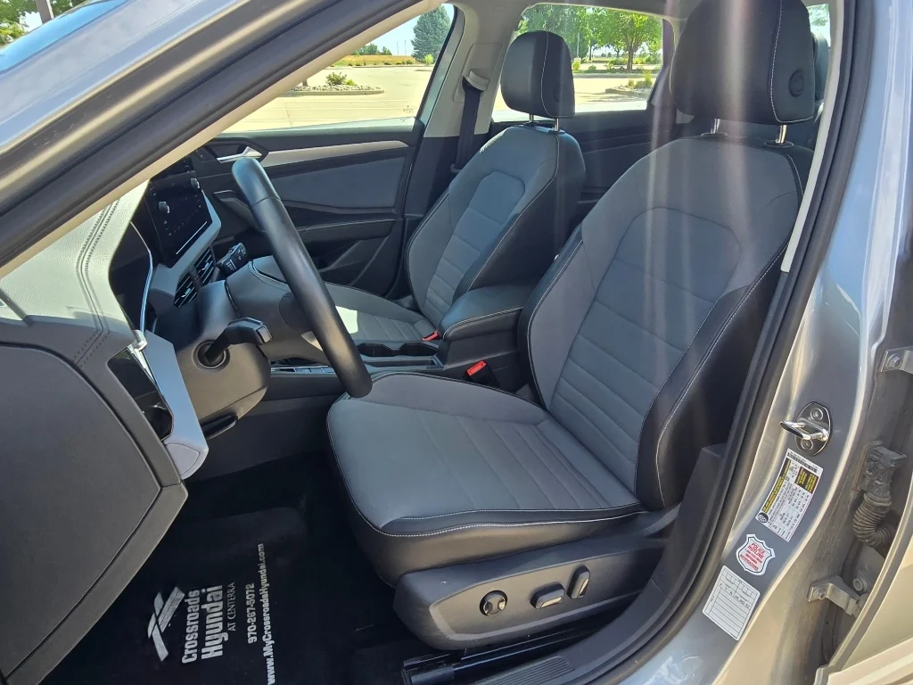 Used 2025 Gray Volkswagen SE image 14