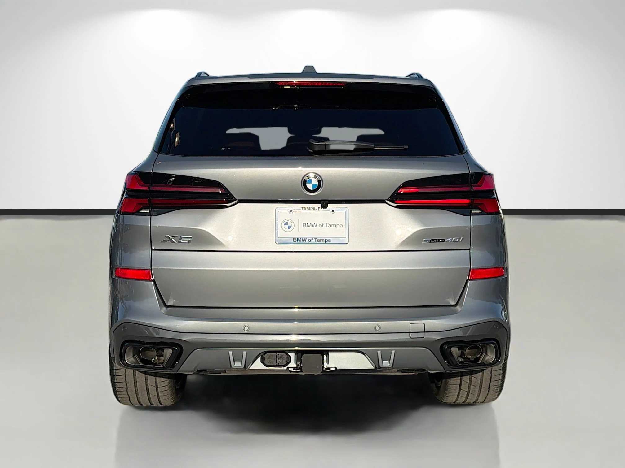 New 2026 Skyscraper Grey Metallic BMW sDrive40i image 4
