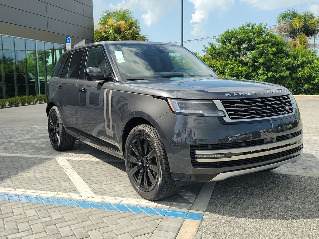 New 2026 Carpathian Grey Land Rover SE image 7