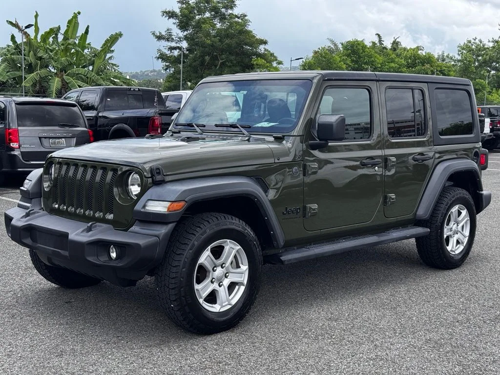 Used 2023 Green Jeep Sport S image 4