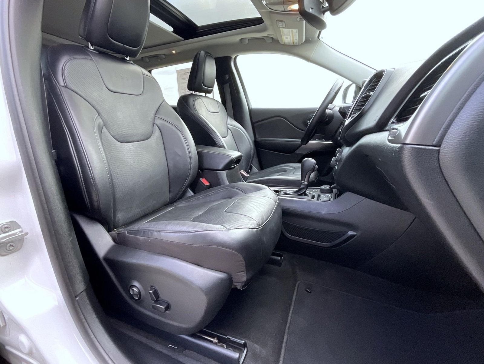 Used 2020 White Jeep Limited image 16
