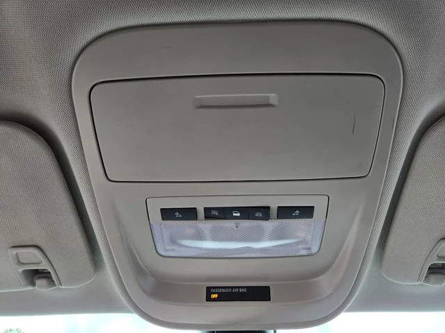 Used 2022 White Chevrolet LT image 25