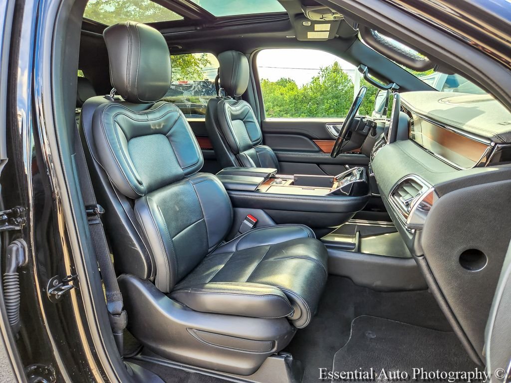 Used 2018 Velvet Lincoln Select image 33
