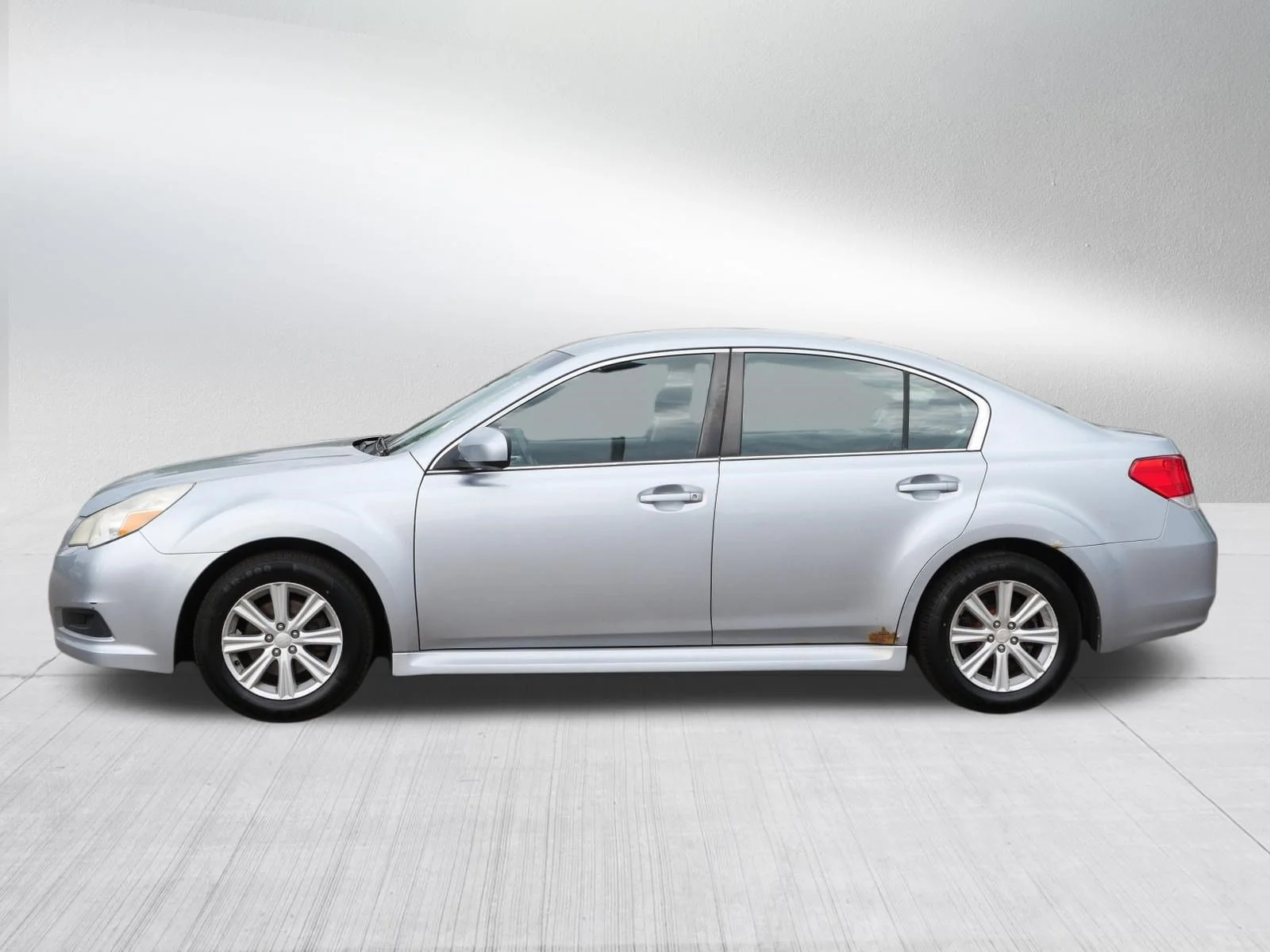 Used 2012 Ice Silver Metallic Subaru 2.5i Premium image 4