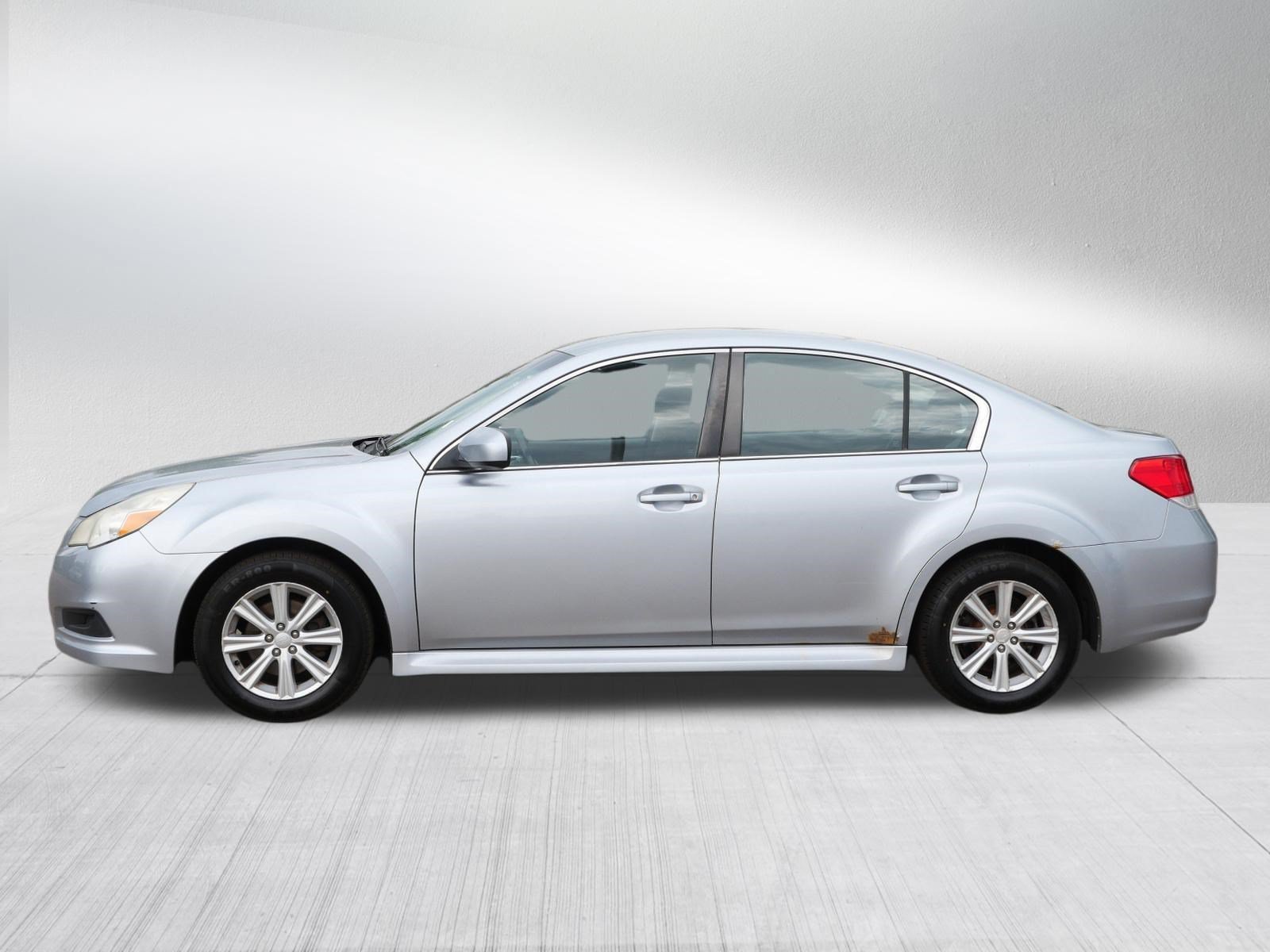 Used 2012 Ice Silver Metallic Subaru 2.5i Premium image 4