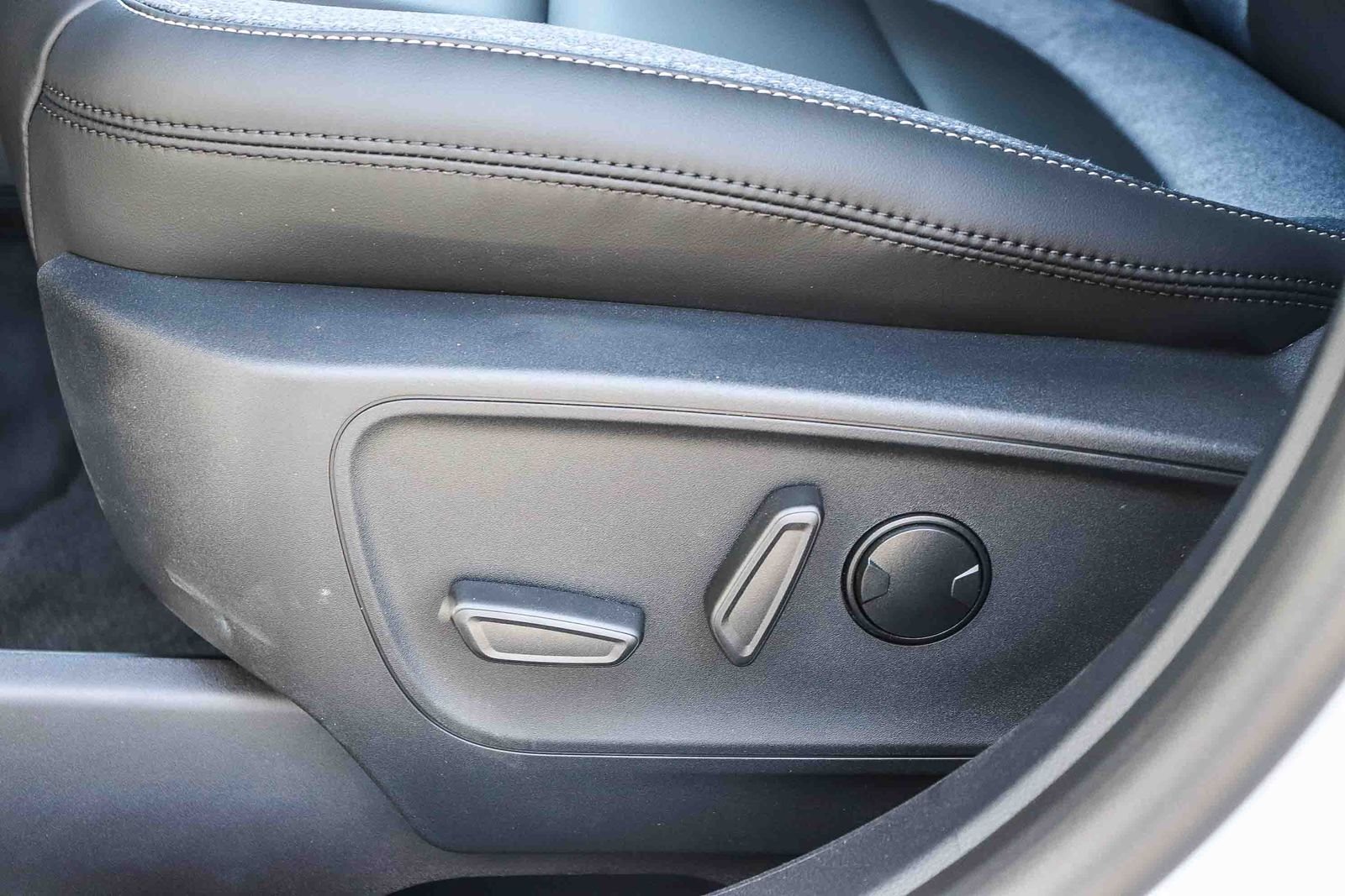 New 2026 Space White Metallic Ford Outer Banks® image 22