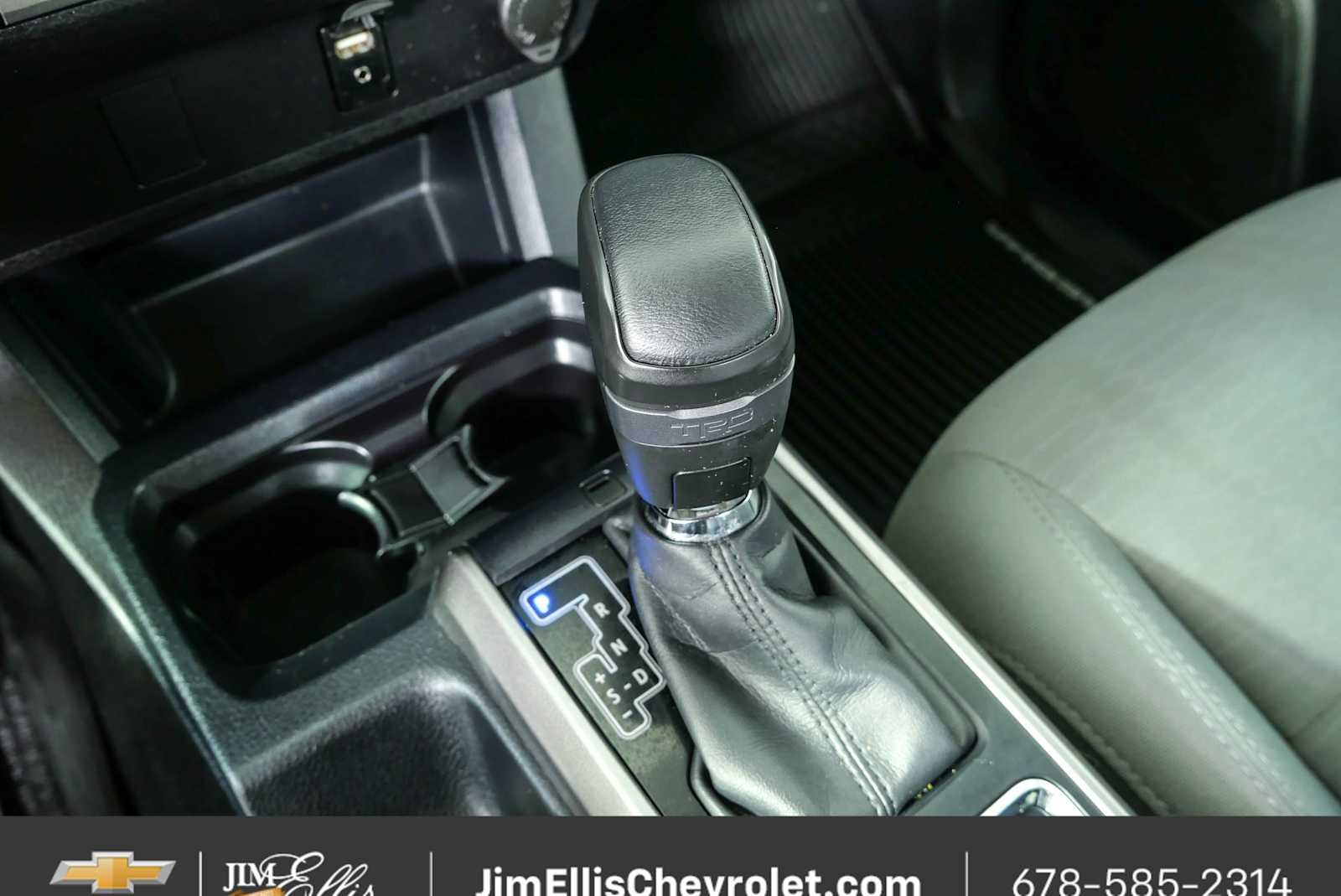 Used 2017 White Toyota SR5 V6 image 15