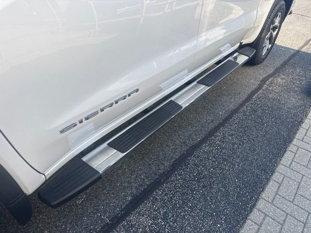 Used 2023 White GMC SLT image 5
