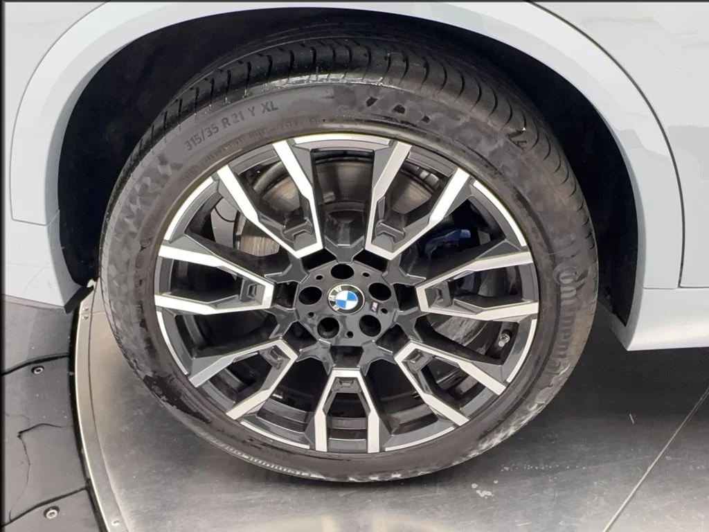 Used 2025 Gray BMW M60i image 14