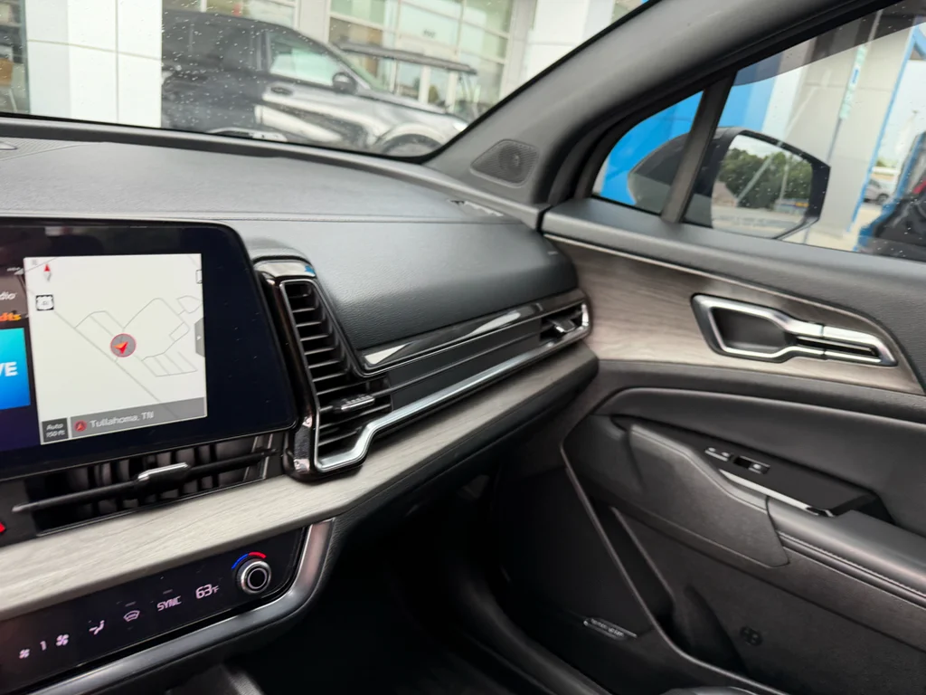 Used 2023 Black Kia X-Pro Prestige image 11